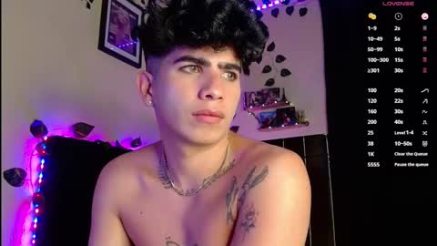 Lyle Bennett Freelance Model online show from 22, 2, 2025