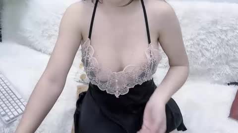lyly_sweet97 online show from 14, 4, 2026