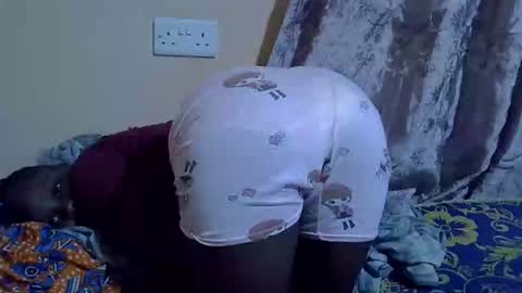 lyn_anna online show from 7, 10, 2025