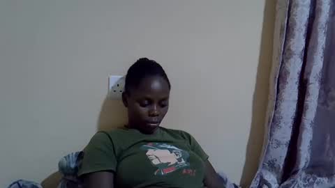 Snapshot of lyn_anna chatting on 28, 10, 2025 lyn_anna online show from 28, 10, 2025