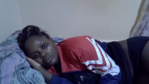 Snapshot of lyn_anna chatting on 12, 11, 2025 lyn_anna online show from 12, 11, 2025