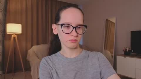 Snapshot of lynettebails chatting on 13, 6, 2026 Sara online show from 13, 6, 2026