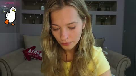 Snapshot of lynntiny chatting on 30, 11, 2025 Lynn online show from 30, 11, 2025