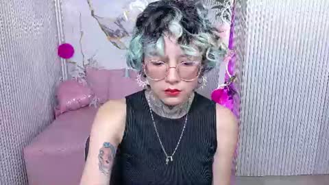 lyra_tay online show from 12, 7, 2026