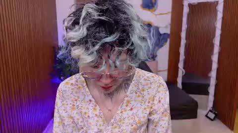 lyra_tay online show from 15, 7, 2026