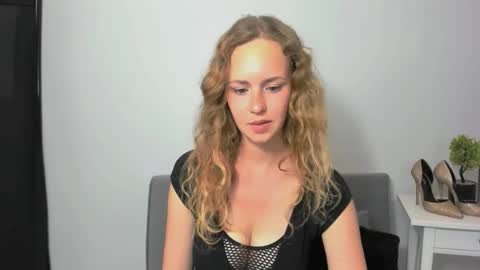 Snapshot of lyrafantasy chatting on 10, 9, 2025 Lura online show from 10, 9, 2025