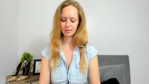Snapshot of lyrafantasy chatting on 29, 9, 2025 Lura online show from 29, 9, 2025