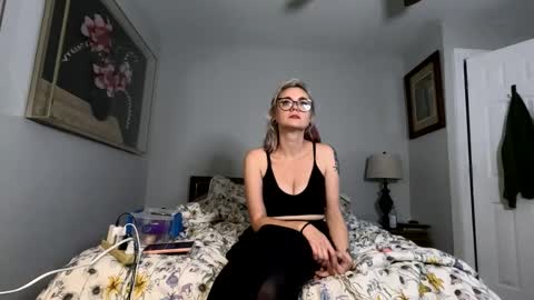 Lyra Greene online show from 8, 11, 2025