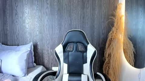 Snapshot of lyralux10 chatting on 16, 4, 2026 lyralux10 online show from 16, 4, 2026