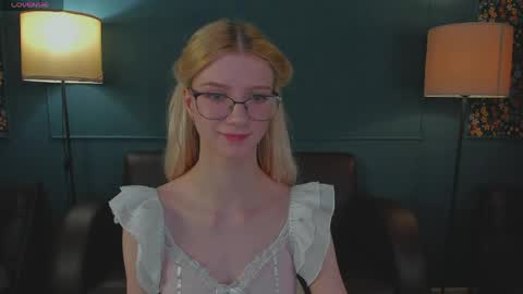 Snapshot of m1aforever chatting on 3, 4, 2026 catch me on tue 10am-5pm wed 3am-10am fri 3am-5pm sat 10am-5pm sun 10am-5pm online show from 3, 4, 2026