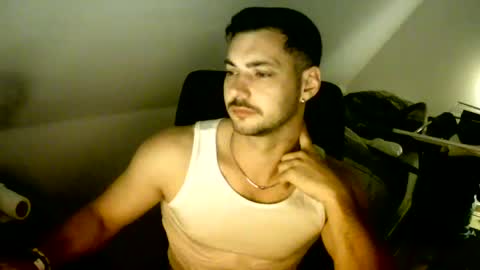 Snapshot of m1recevierrr chatting on 5, 7, 2026 m1recevierrr online show from 5, 7, 2026