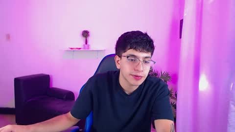 Snapshot of maax_18 chatting on 6, 4, 2026 Max online show from 6, 4, 2026