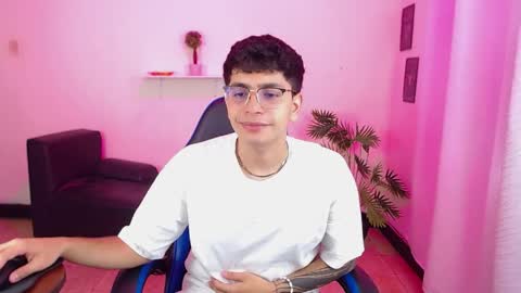 Snapshot of maax_18 chatting on 8, 4, 2026 Max online show from 8, 4, 2026