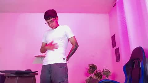 Snapshot of maax_18 chatting on 9, 4, 2026 Max online show from 9, 4, 2026