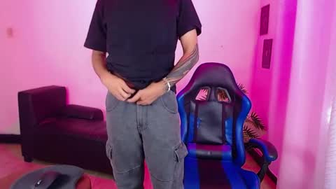 Snapshot of maax_18 chatting on 10, 4, 2026 Max online show from 10, 4, 2026