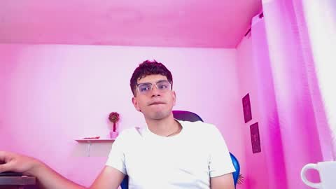 Snapshot of maax_18 chatting on 12, 4, 2026 Max online show from 12, 4, 2026