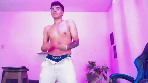 Snapshot of maax_18 chatting on 14, 4, 2026 Max online show from 14, 4, 2026