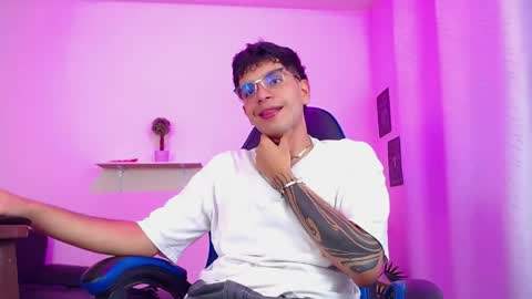 Snapshot of maax_18 chatting on 15, 4, 2026 Max online show from 15, 4, 2026