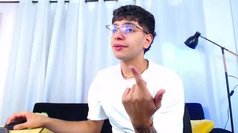 Snapshot of maax_18 chatting on 20, 4, 2026 Max online show from 20, 4, 2026