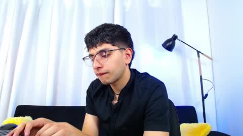 Snapshot of maax_18 chatting on 21, 4, 2026 Max online show from 21, 4, 2026