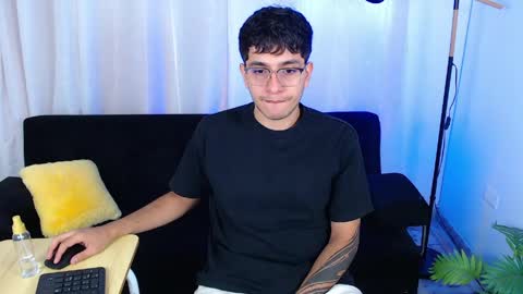 Snapshot of maax_18 chatting on 24, 4, 2026 Max online show from 24, 4, 2026