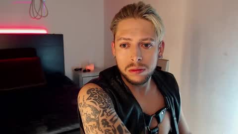 Snapshot of maaxxxrider chatting on 1, 11, 2025 YES MASTER  online show from 1, 11, 2025