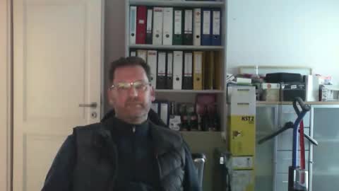 Snapshot of macfly67 chatting on 27, 10, 2025 macfly67 online show from 27, 10, 2025