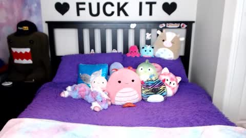 Mackenzie Wolfe online show from 3, 12, 2025