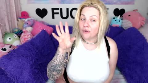 Mackenzie Wolfe online show from 22, 5, 2026