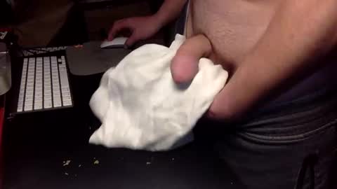 Snapshot of maclowe chatting on 22, 11, 2025 MacLowe online show from 22, 11, 2025