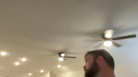 Snapshot of macrackin33 chatting on 18, 11, 2025 macrackin33 online show from 18, 11, 2025