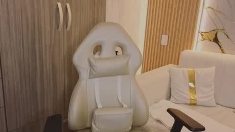 Snapshot of madam_hott chatting on 23, 10, 2025 Madam Hott online show from 23, 10, 2025