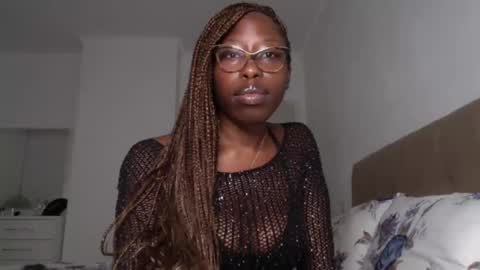 Snapshot of madamindigo chatting on 17, 12, 2024 YourMadamIndigo online show from 17, 12, 2024