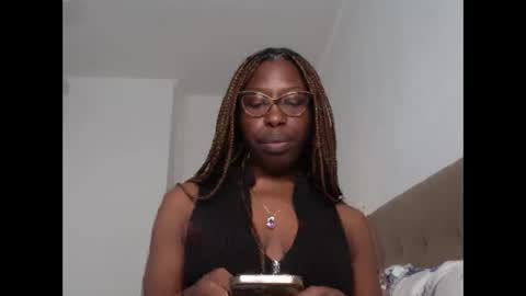 Snapshot of madamindigo chatting on 16, 2, 2025 YourMadamIndigo online show from 16, 2, 2025