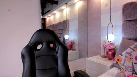 Maddie Grey online show from 14, 11, 2025