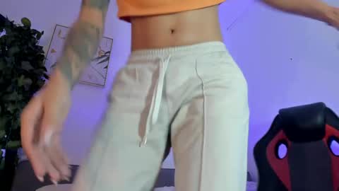 Maddie Ray online show from 25, 5, 2026