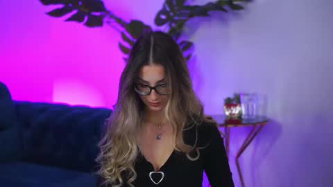 Snapshot of maddiebryggs chatting on 18, 11, 2025 Maddie online show from 18, 11, 2025