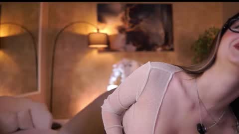 Snapshot of maddiebryggs chatting on 14, 12, 2025 Maddie online show from 14, 12, 2025