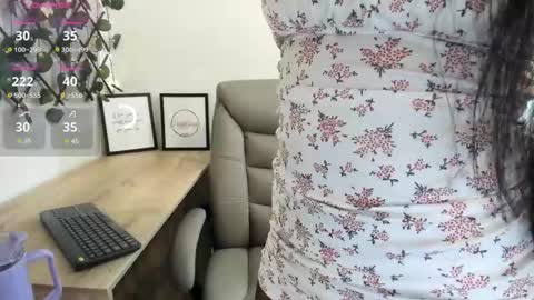 Snapshot of madeleine_w chatting on 23, 10, 2025 Madeleine online show from 23, 10, 2025