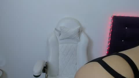 Snapshot of madelinesquit chatting on 17, 5, 2026 madelinesquit online show from 17, 5, 2026