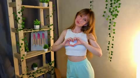 Snapshot of madelishalvay chatting on 6, 5, 2026 Hey Hey my name Victoria online show from 6, 5, 2026