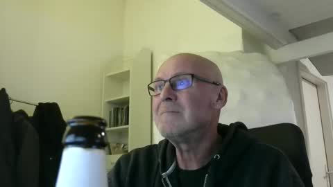 Snapshot of madio1187940 chatting on 15, 12, 2025 madio1187940 online show from 15, 12, 2025