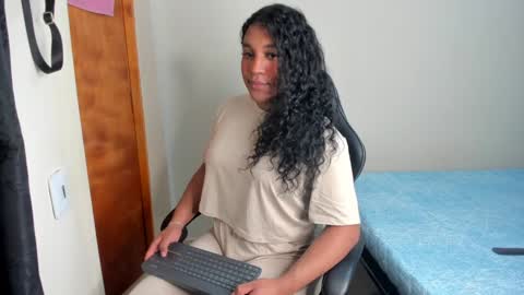 Snapshot of madisonbrunette_lxs chatting on 21, 1, 2025 madison online show from 21, 1, 2025