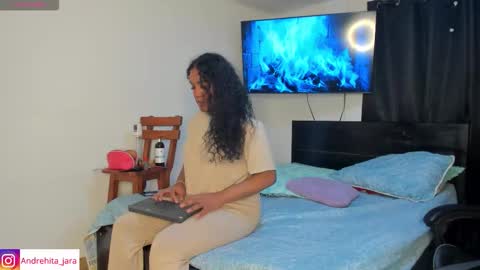 Snapshot of madisonbrunette_lxs chatting on 7, 11, 2025 madison online show from 7, 11, 2025