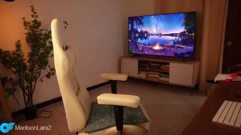 Snapshot of madisonlara chatting on 8, 11, 2025 madisonlara online show from 8, 11, 2025