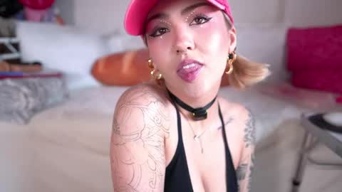 Snapshot of maeeve_ chatting on 17, 4, 2026 Maeve schedule 11 am- 530 pm colombia time online show from 17, 4, 2026