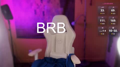 Snapshot of maevee chatting on 17, 12, 2025 Maevee online show from 17, 12, 2025