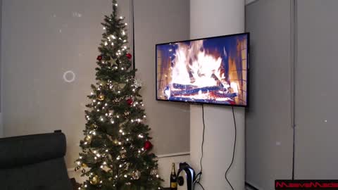 Snapshot of maevemads chatting on 14, 12, 2024 Meaves online show from 14, 12, 2024