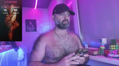 Snapshot of magabear chatting on 4, 11, 2025 Magabear online show from 4, 11, 2025