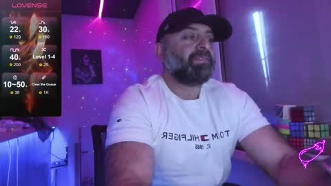 Snapshot of magabear chatting on 5, 11, 2025 Magabear online show from 5, 11, 2025